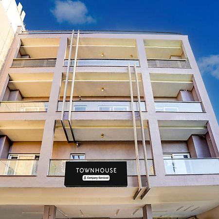Super Townhouse Pitampura West Enclave Hotel Delhi  Ngoại thất bức ảnh
