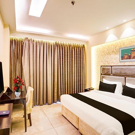 Super Townhouse Pitampura West Enclave Hotel Delhi  Ngoại thất bức ảnh