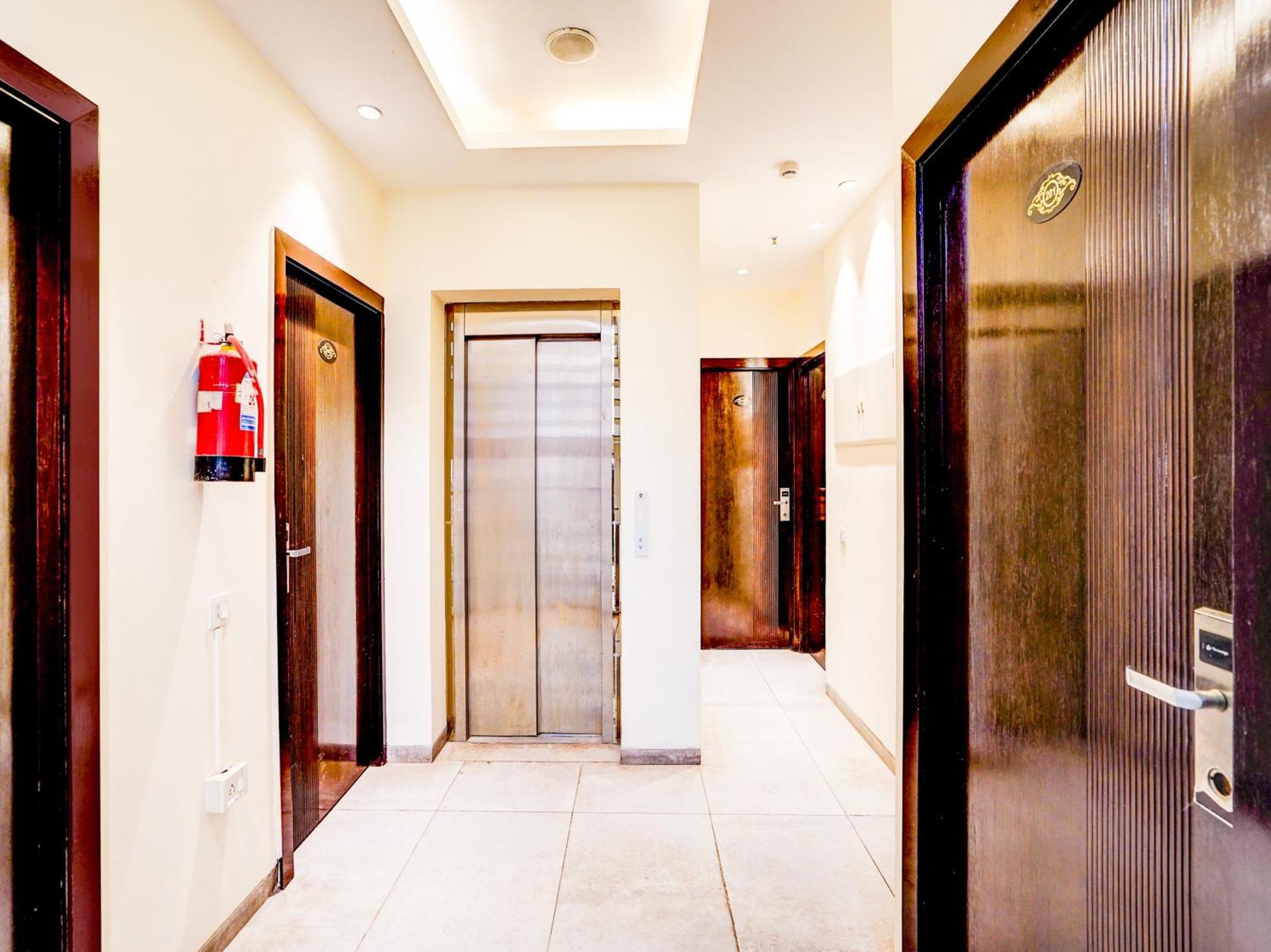 Super Townhouse Pitampura West Enclave Hotel Delhi  Ngoại thất bức ảnh