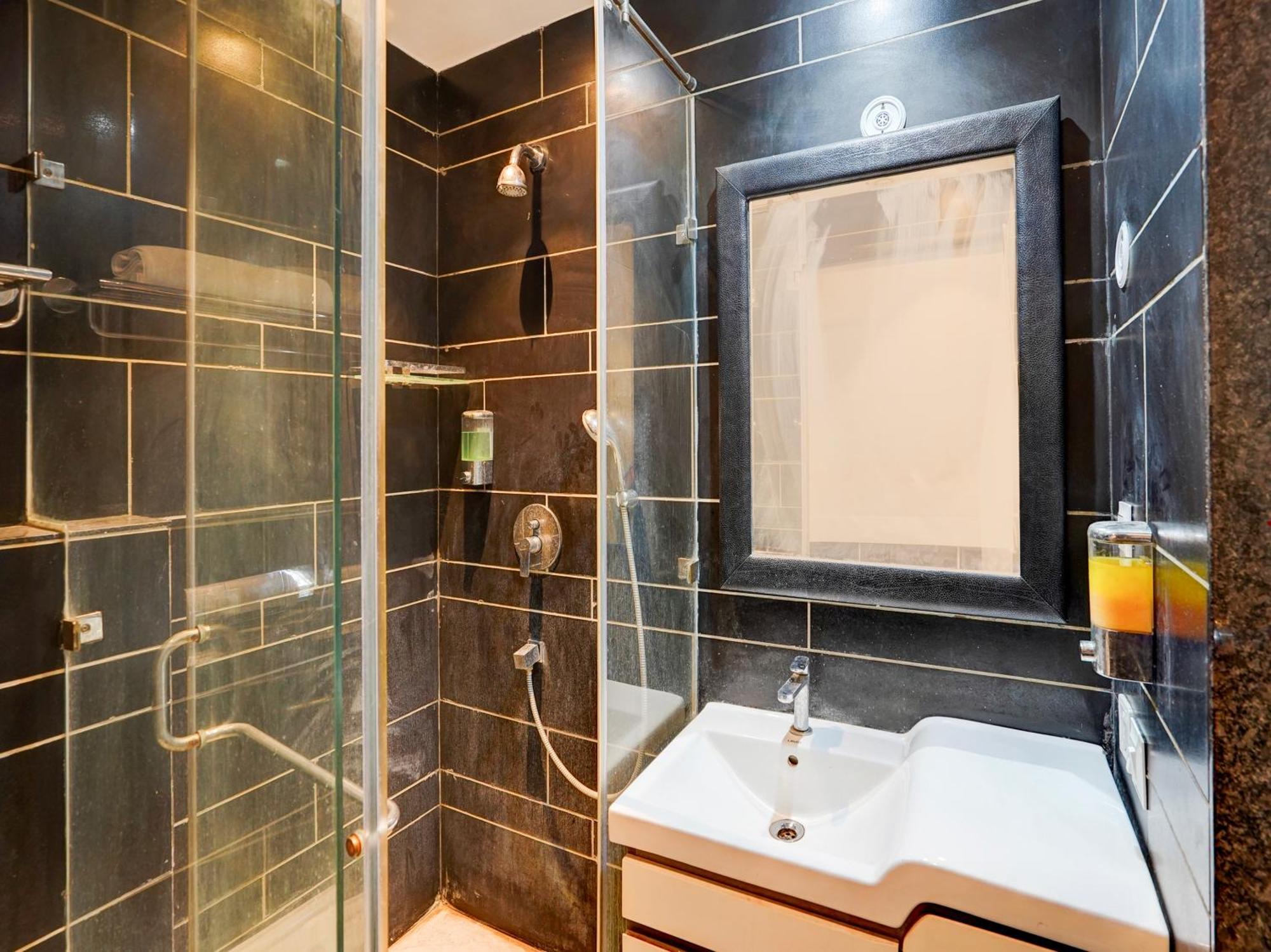 Super Townhouse Pitampura West Enclave Hotel Delhi  Ngoại thất bức ảnh