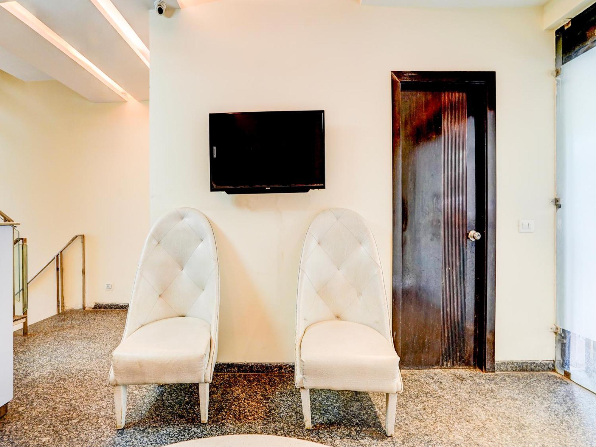 Super Townhouse Pitampura West Enclave Hotel Delhi  Ngoại thất bức ảnh