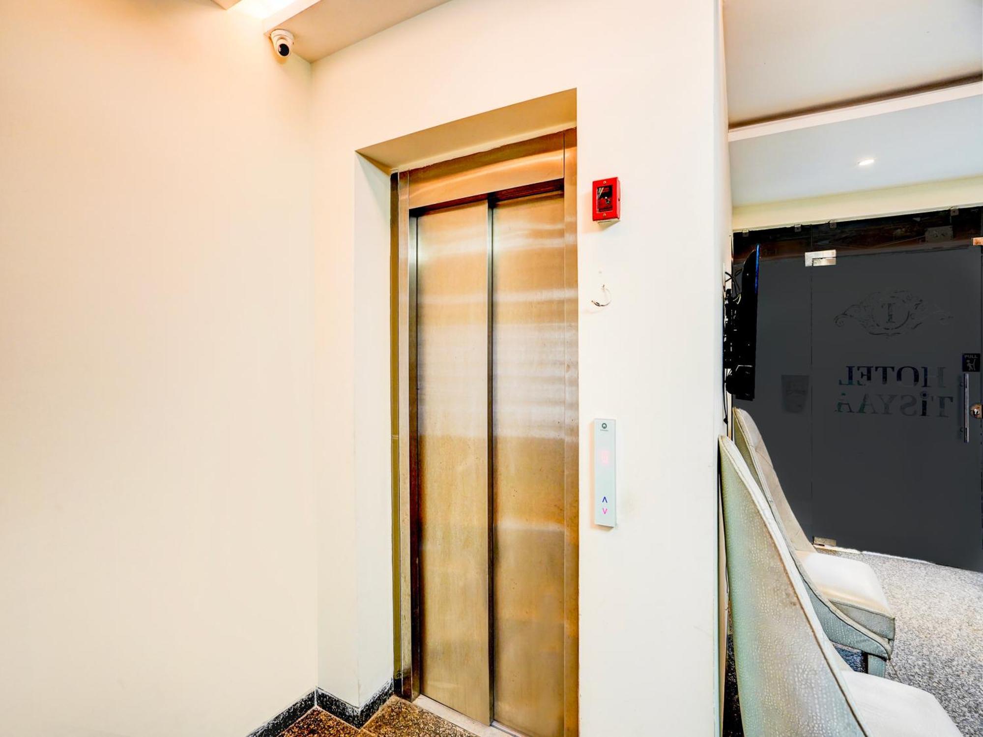 Super Townhouse Pitampura West Enclave Hotel Delhi  Ngoại thất bức ảnh