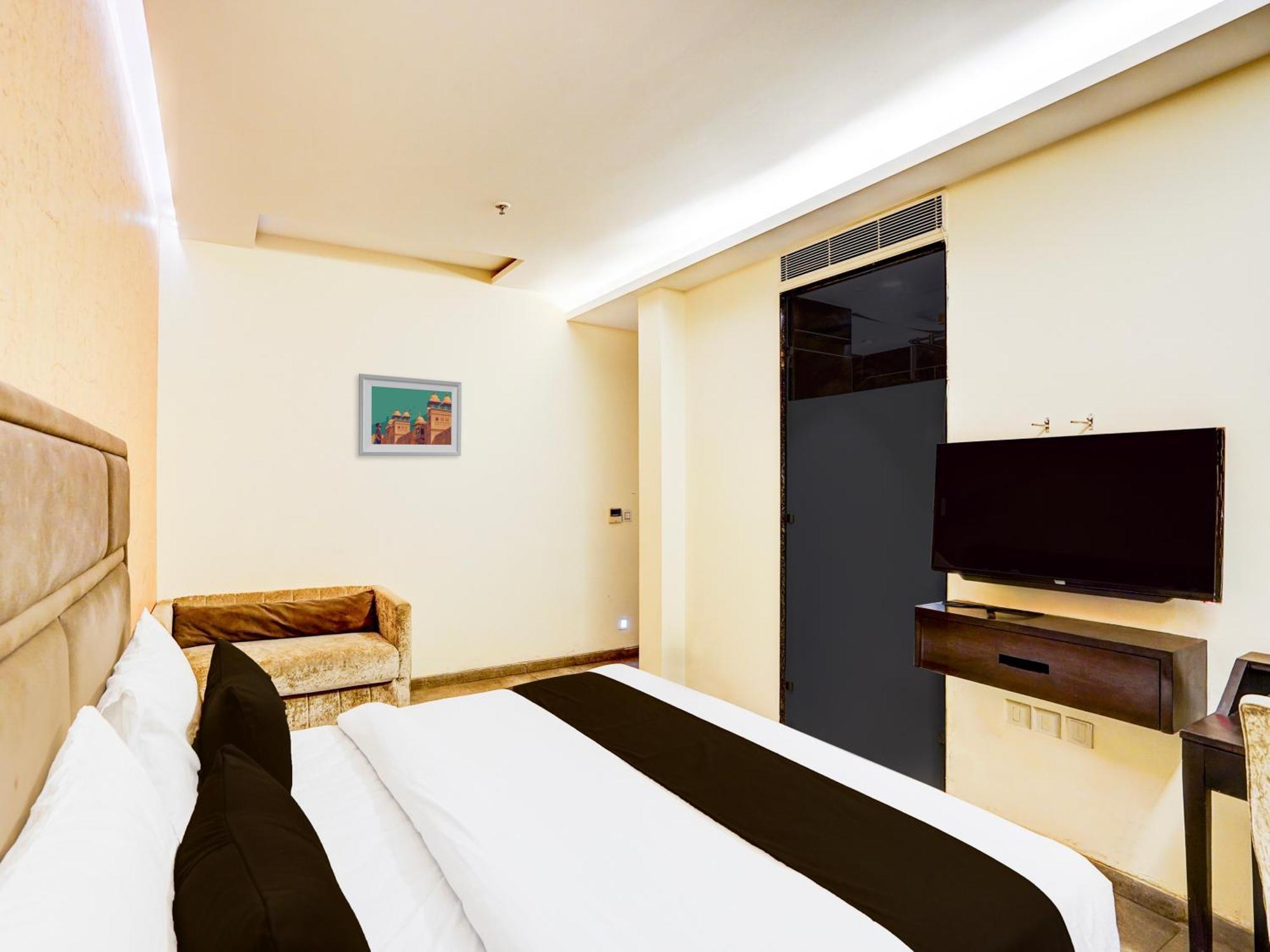 Super Townhouse Pitampura West Enclave Hotel Delhi  Ngoại thất bức ảnh