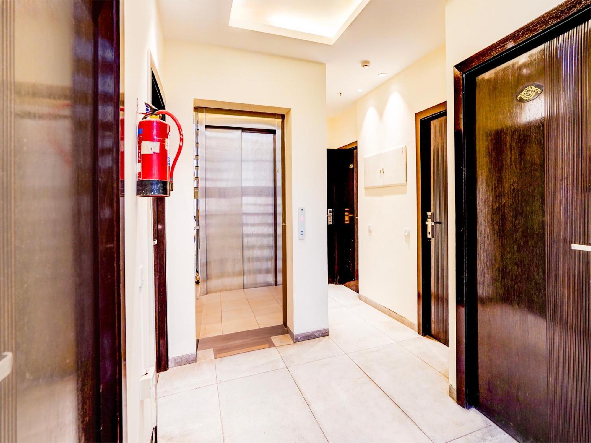Super Townhouse Pitampura West Enclave Hotel Delhi  Ngoại thất bức ảnh