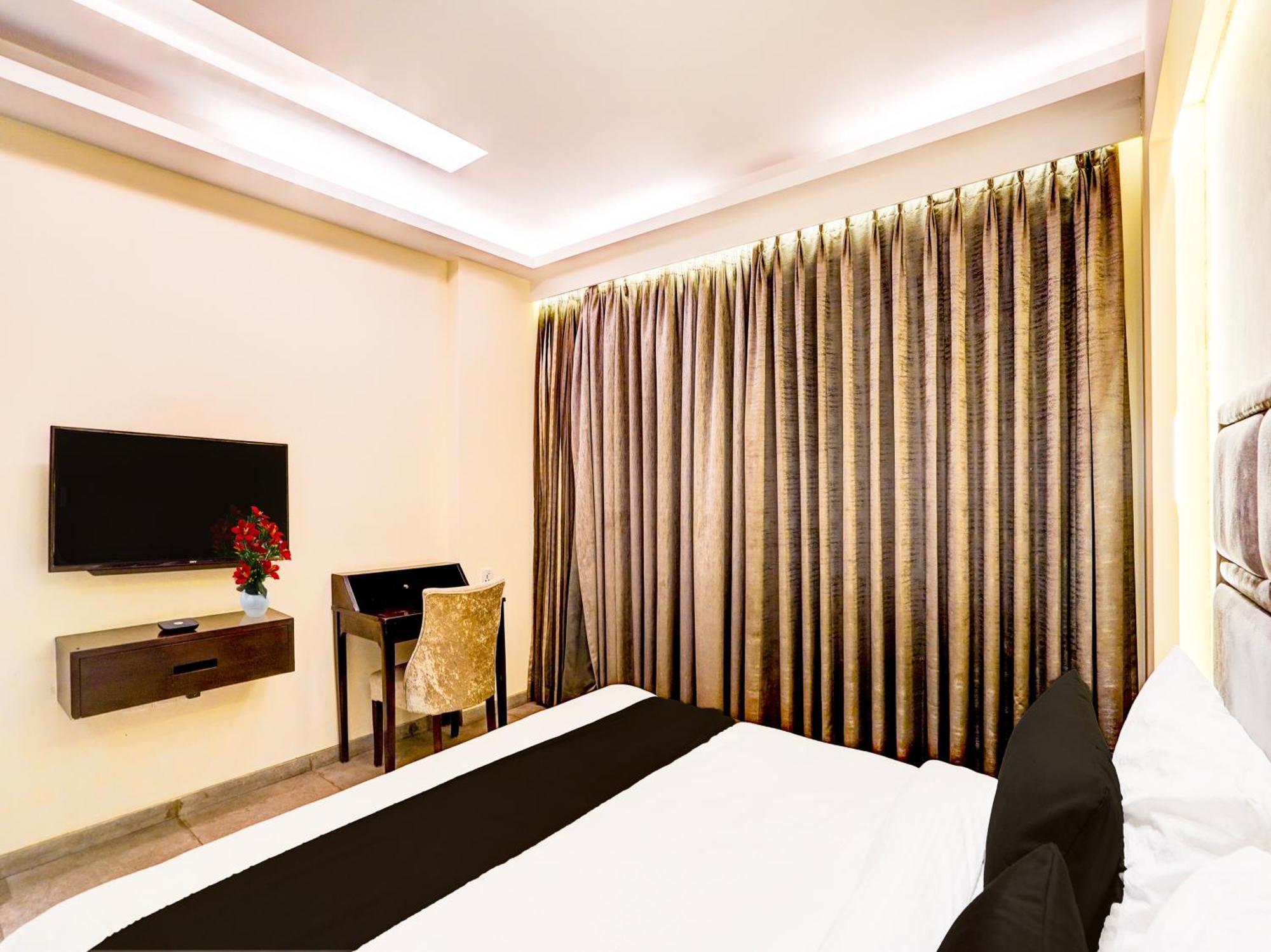 Super Townhouse Pitampura West Enclave Hotel Delhi  Ngoại thất bức ảnh