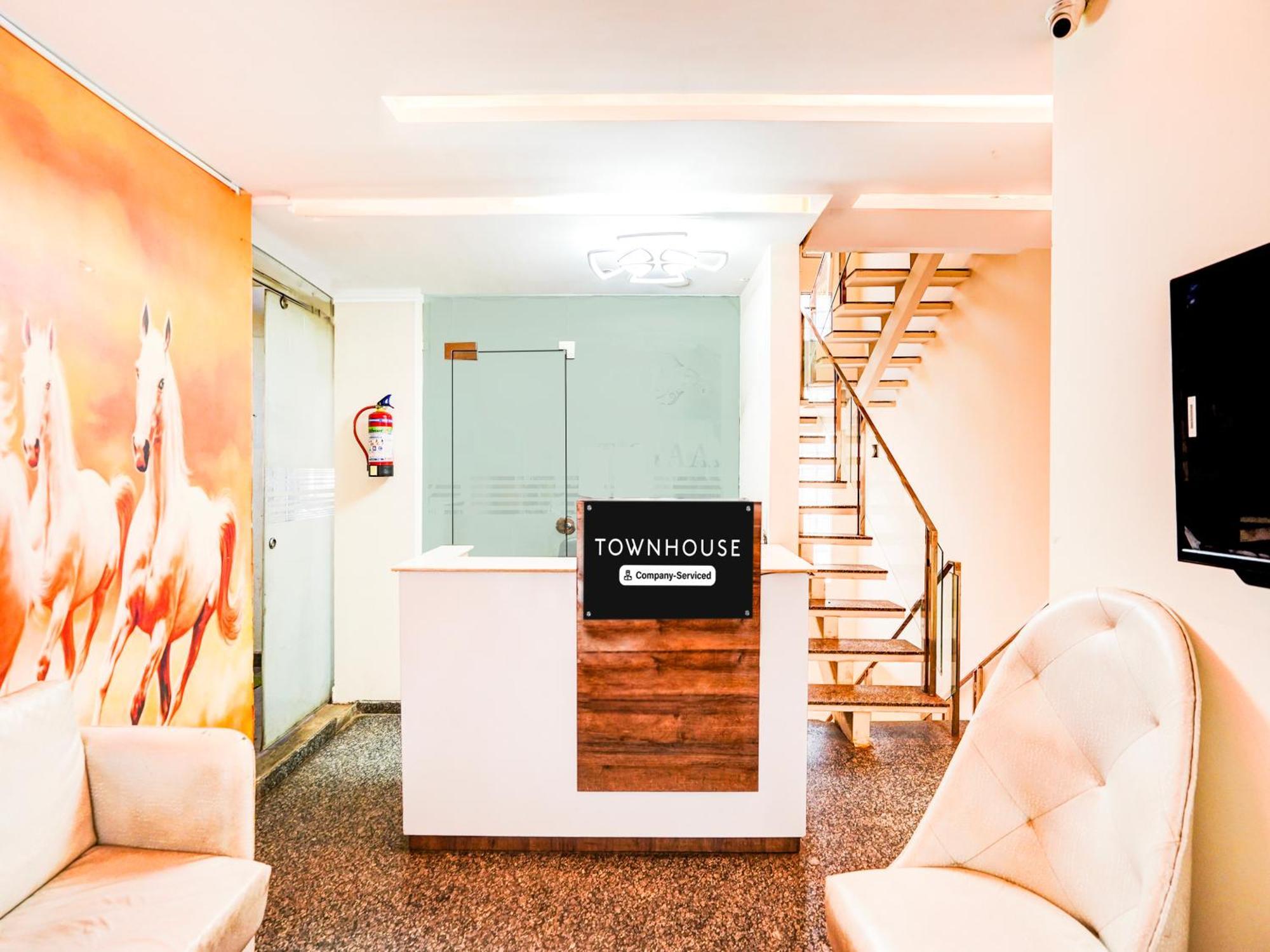 Super Townhouse Pitampura West Enclave Hotel Delhi  Ngoại thất bức ảnh