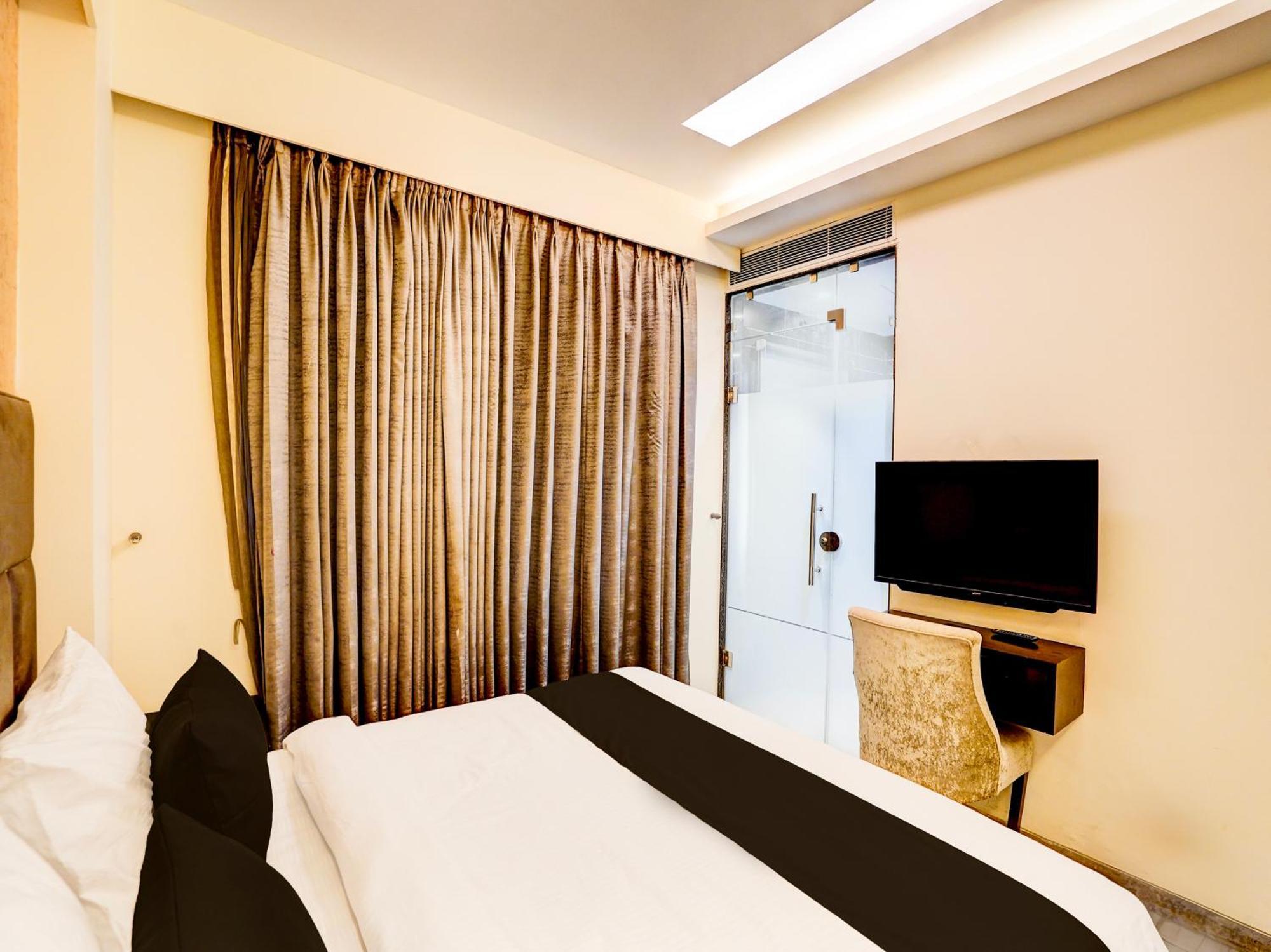 Super Townhouse Pitampura West Enclave Hotel Delhi  Ngoại thất bức ảnh