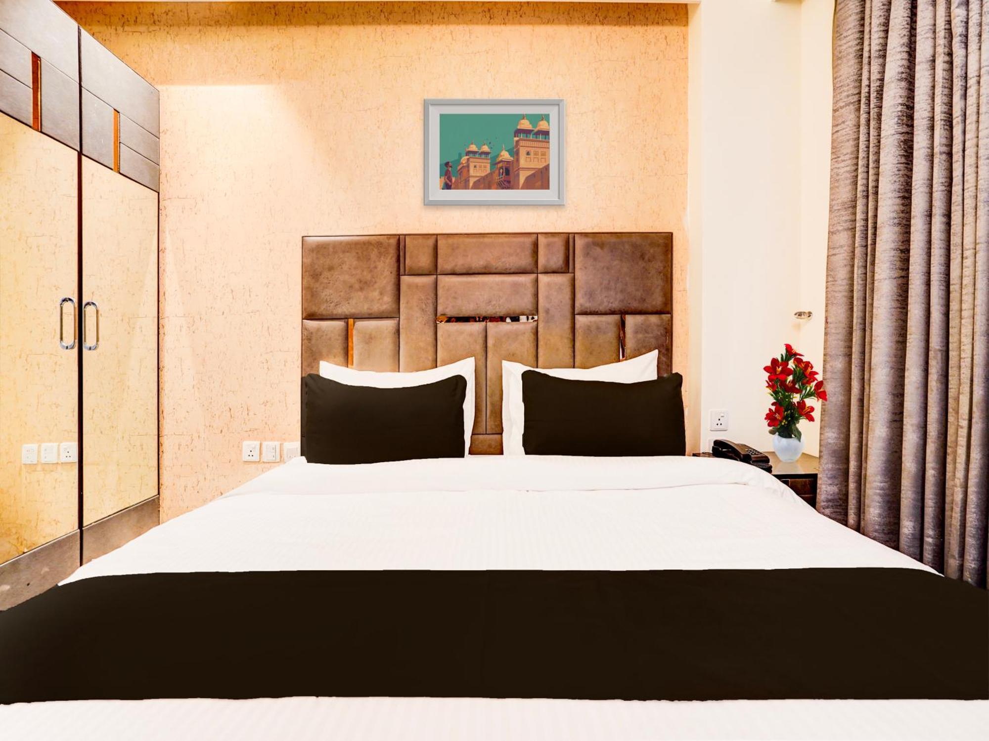 Super Townhouse Pitampura West Enclave Hotel Delhi  Ngoại thất bức ảnh