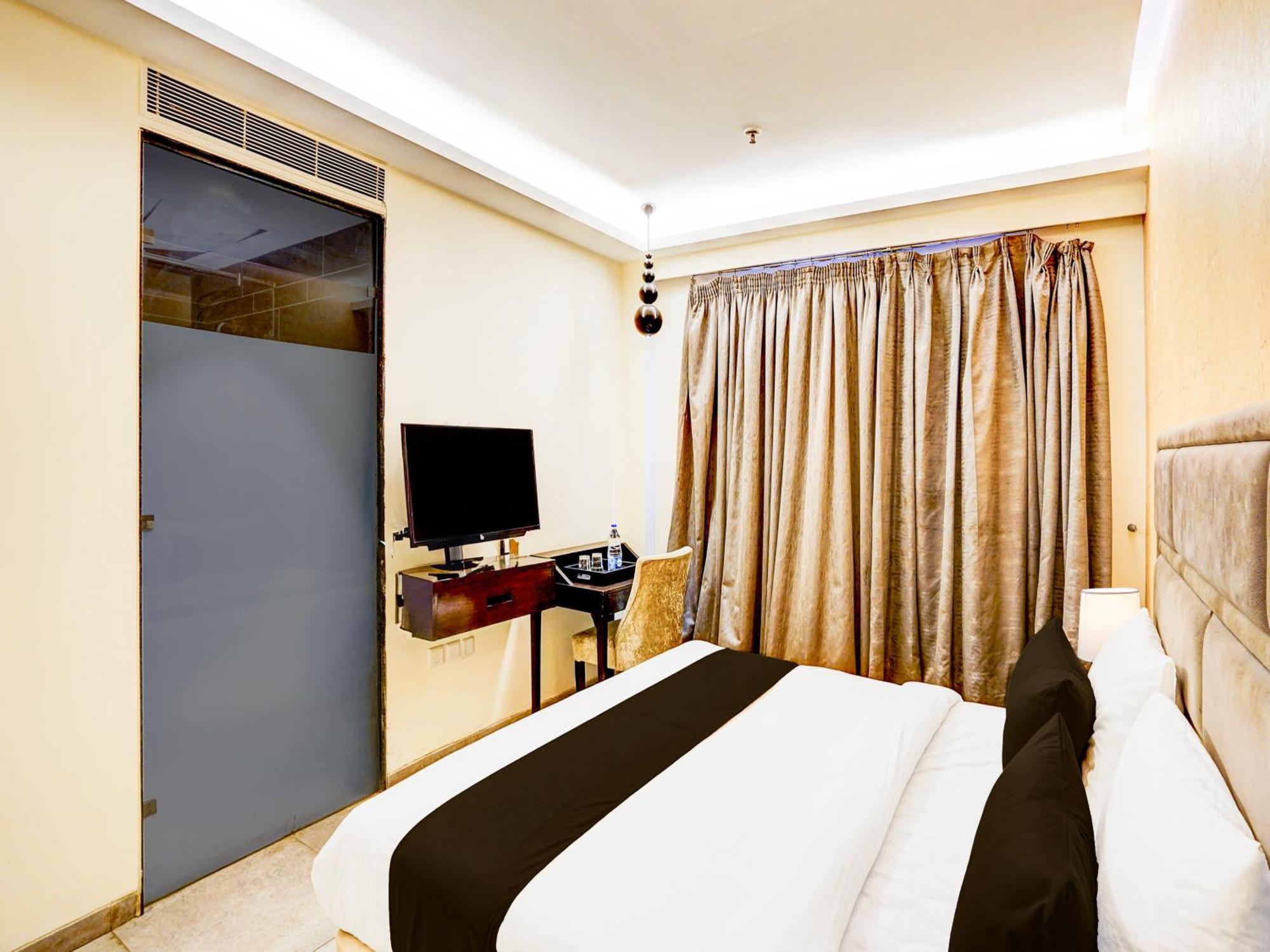 Super Townhouse Pitampura West Enclave Hotel Delhi  Ngoại thất bức ảnh
