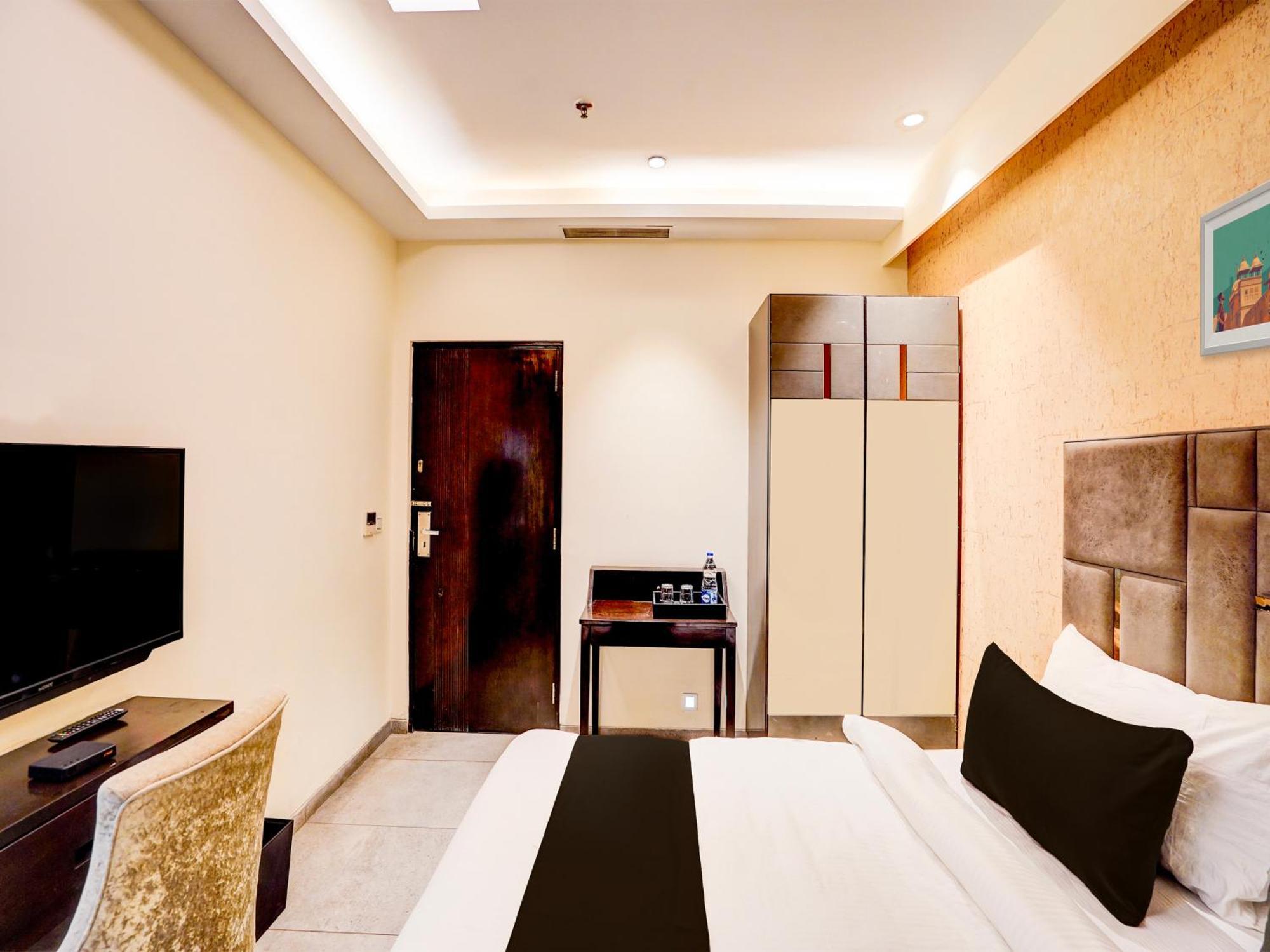 Super Townhouse Pitampura West Enclave Hotel Delhi  Ngoại thất bức ảnh