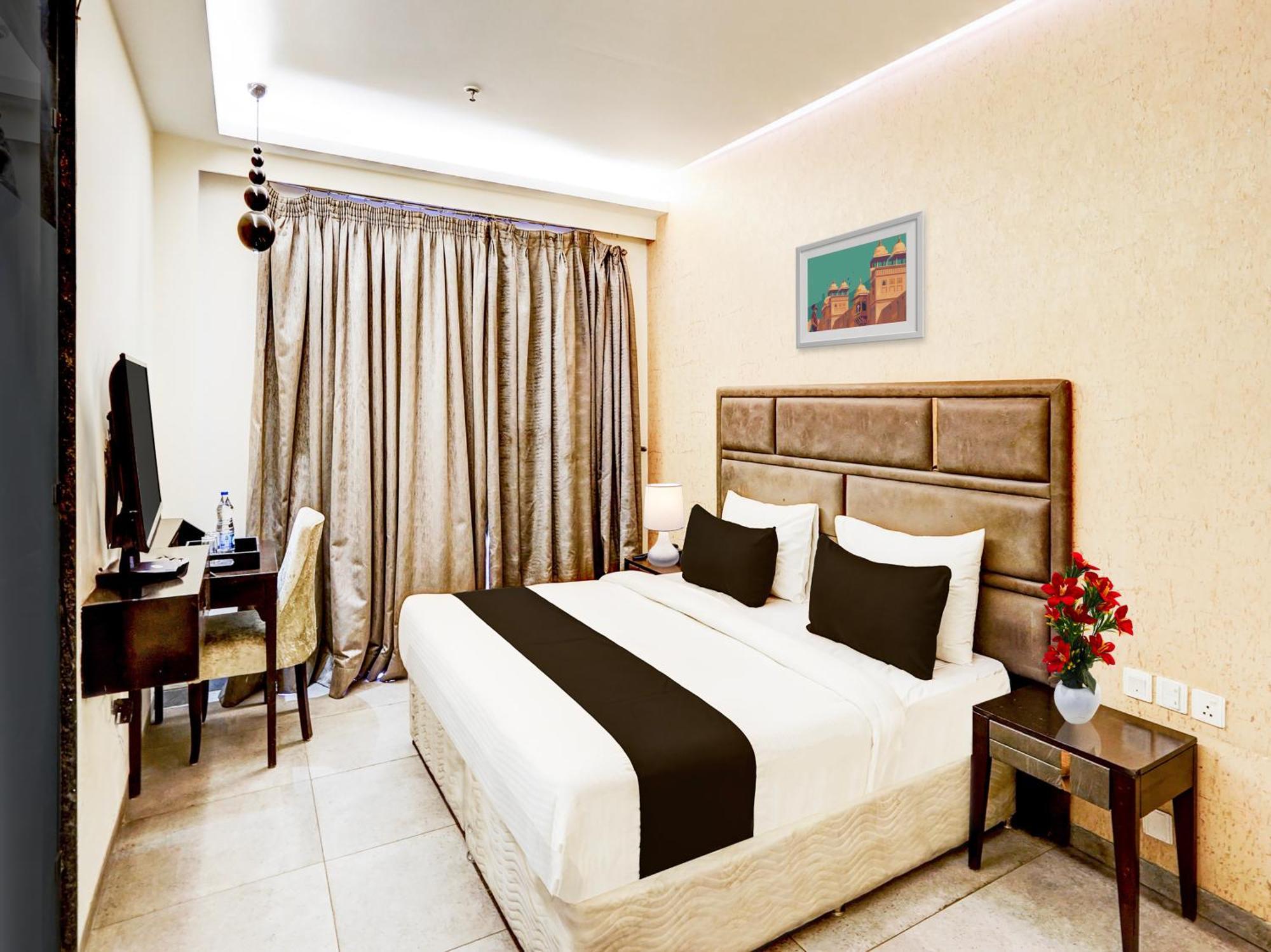 Super Townhouse Pitampura West Enclave Hotel Delhi  Ngoại thất bức ảnh